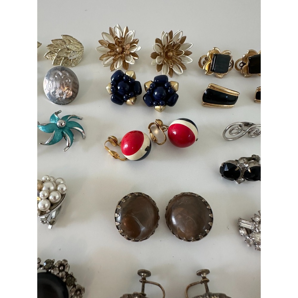 Clip On Earrings Lot 22 Pr Silver Gold Crystals Flower Starburst Mixed Vintage - Picture 4 of 9